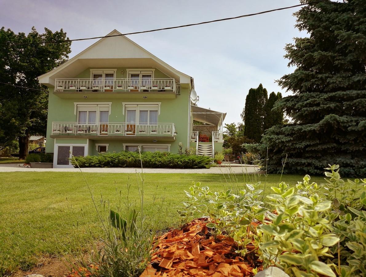 Elisoria Apartments Черсегтомай Экстерьер фото